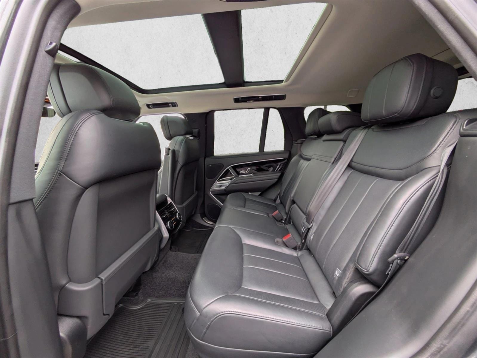 2023 Land Rover Range Rover SE - Photo 21