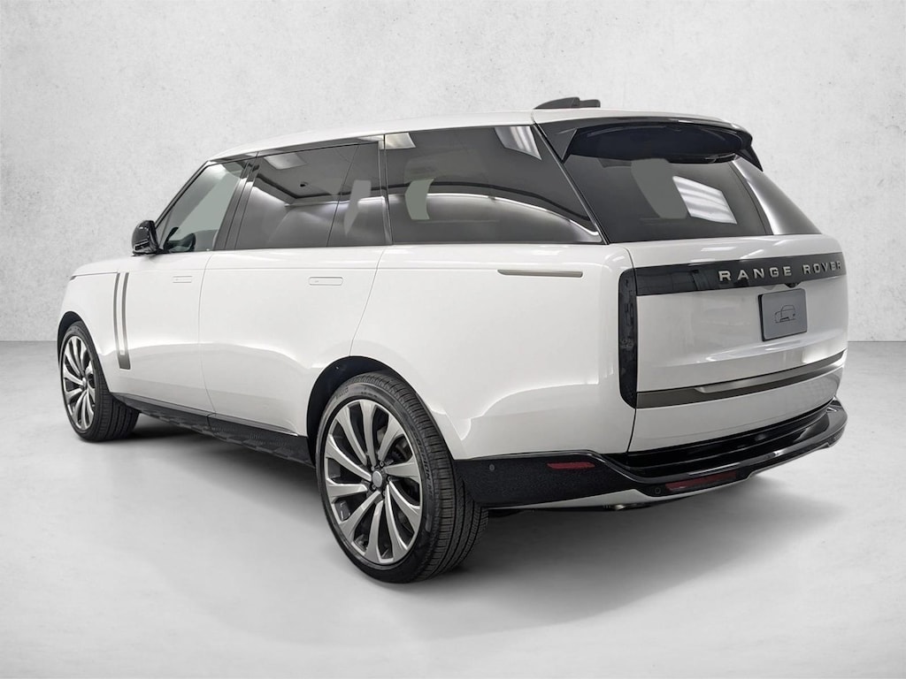 New 2025 Land Rover Range Rover SE Sport Utility