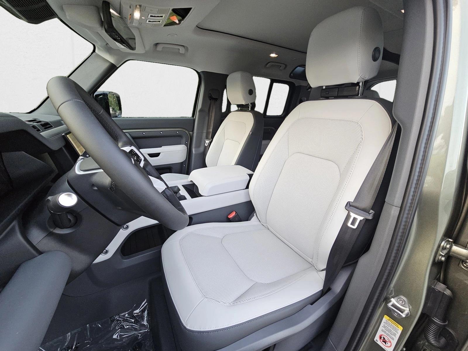 2025 Land Rover Defender 110 S photo 3