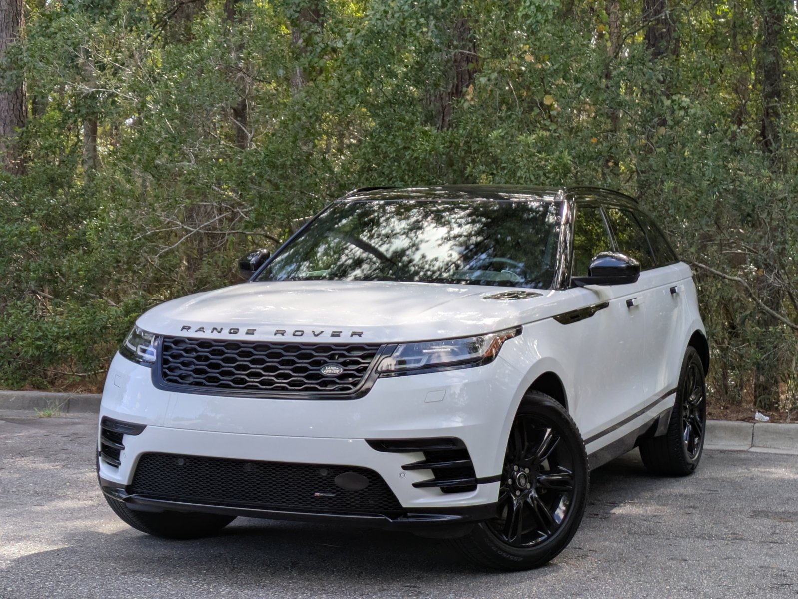 2022 Land Rover Range Rover Velar R-Dynamic S photo 2