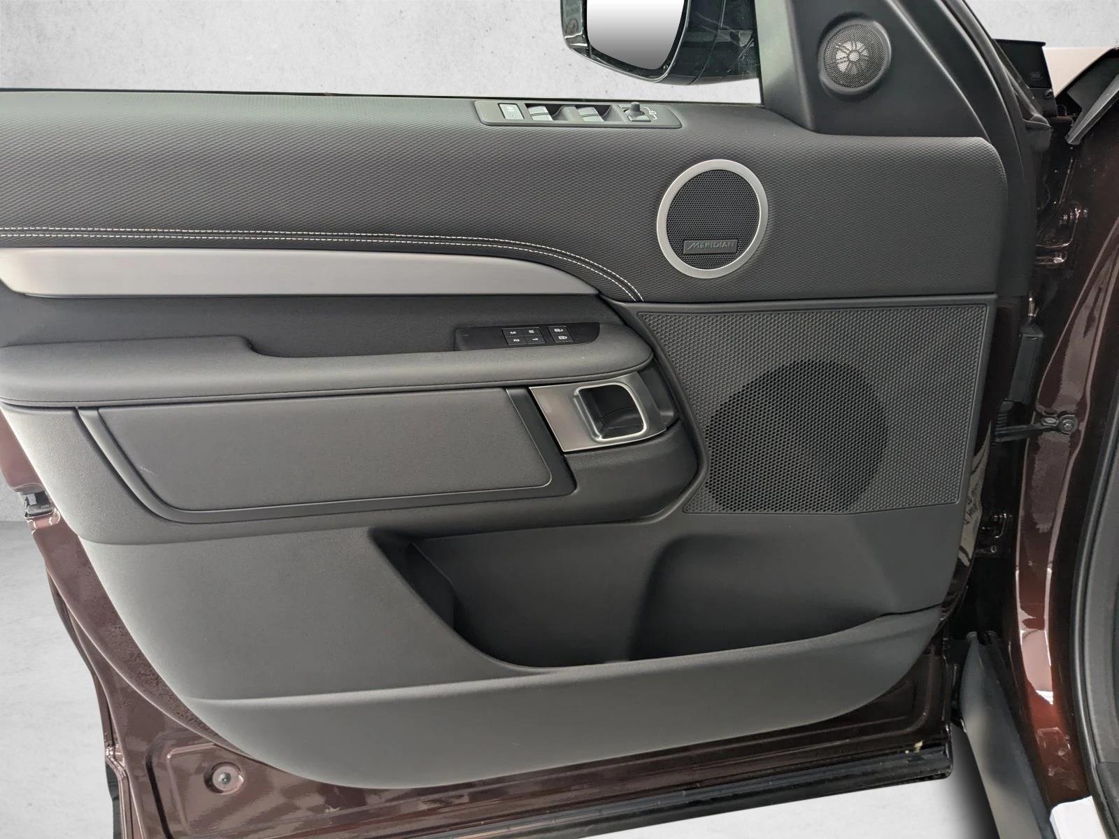 2026 Land Rover Discovery Gemini Edition - Photo 18