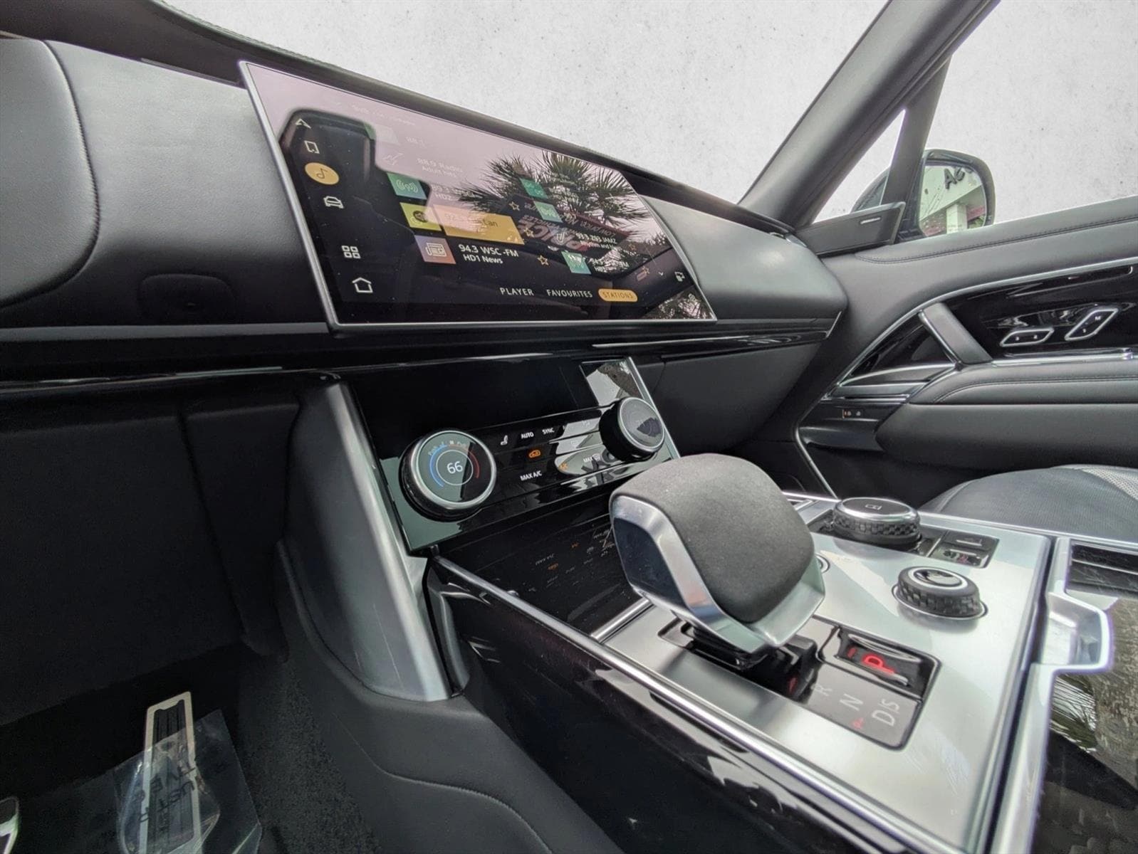 2023 Land Rover Range Rover SE - Photo 16