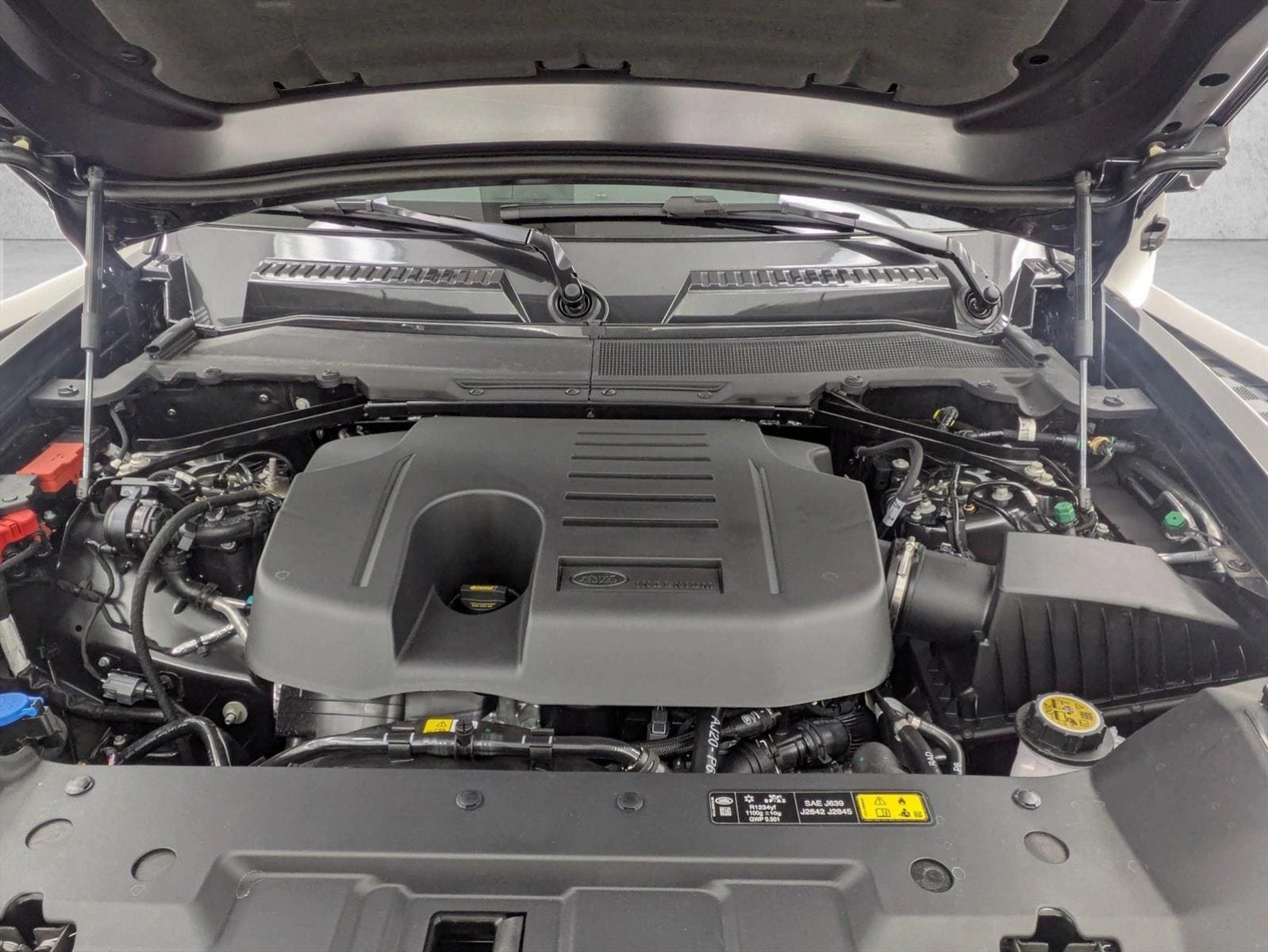 2026 Land Rover Defender X-Dynamic SE - Photo 17