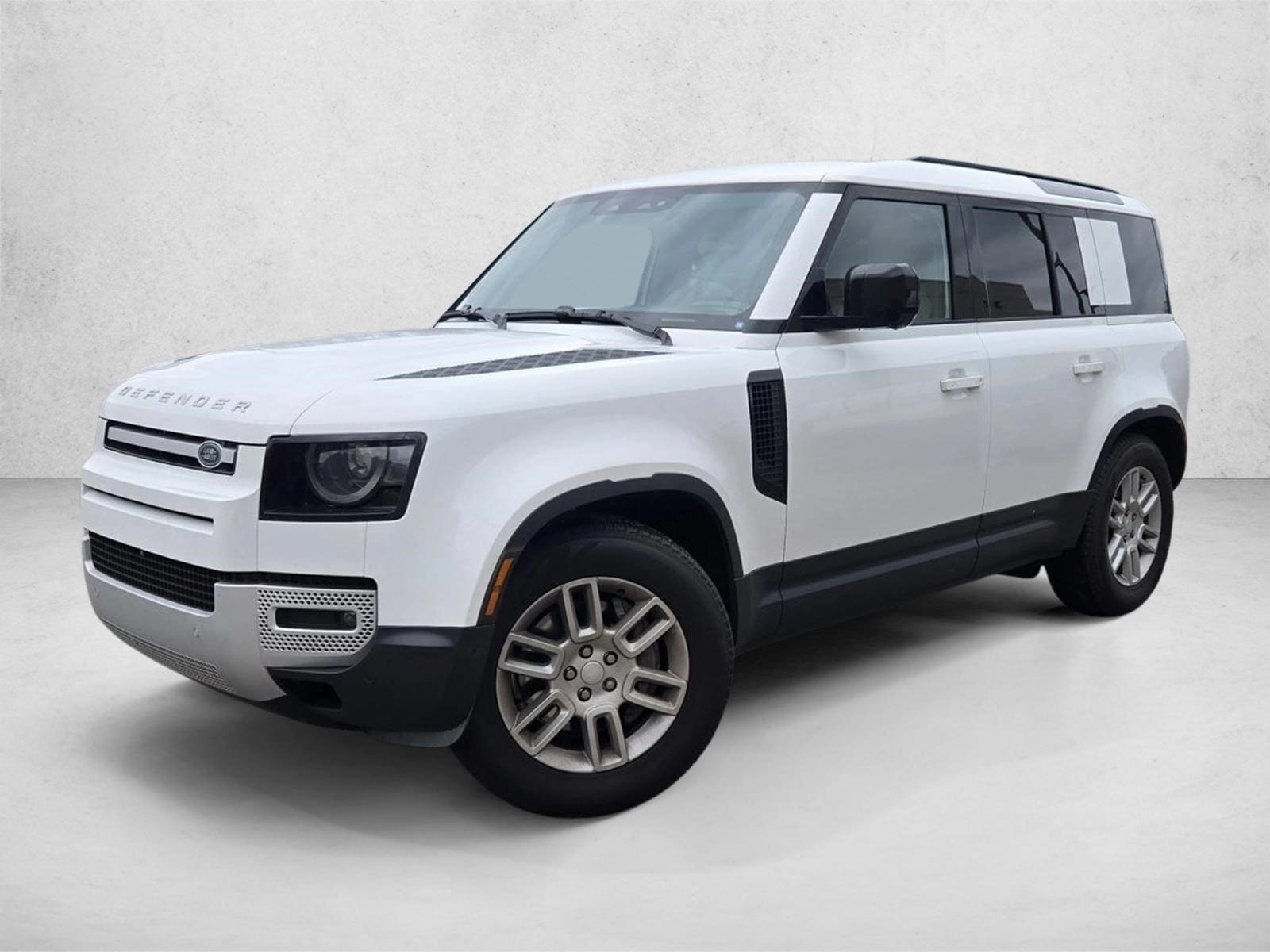 2025 Land Rover Defender S's photo