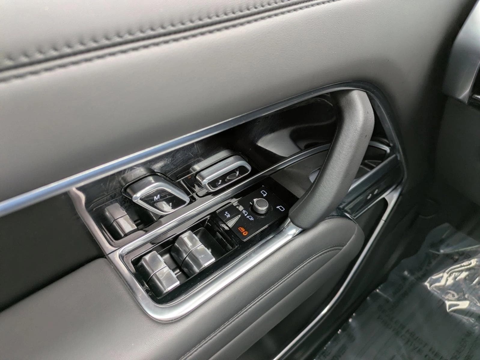 2023 Land Rover Range Rover SE - Photo 19