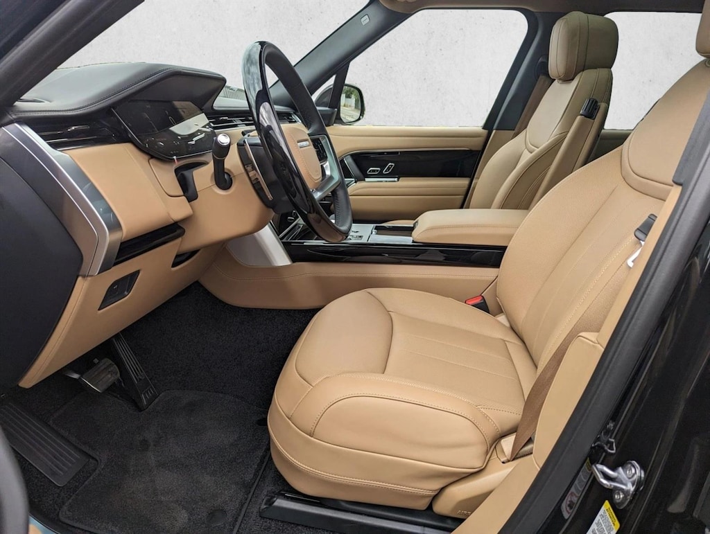 New 2025 Land Rover Range Rover SE Sport Utility