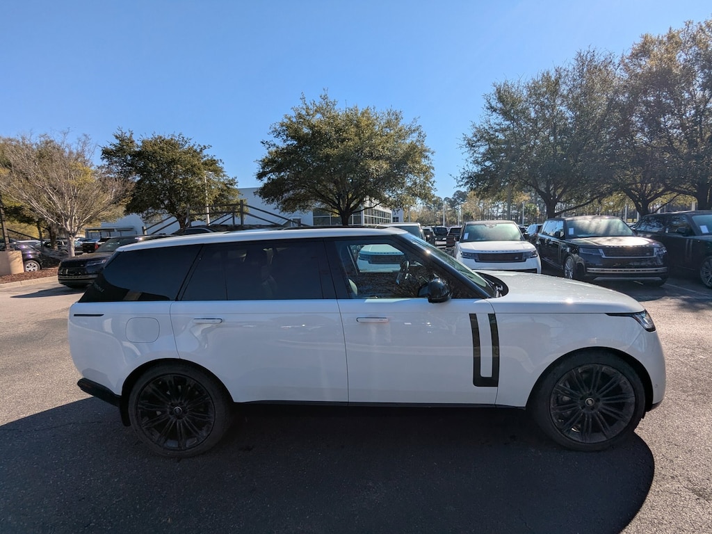 Used 2025 Land Rover Range Rover SE Sport Utility