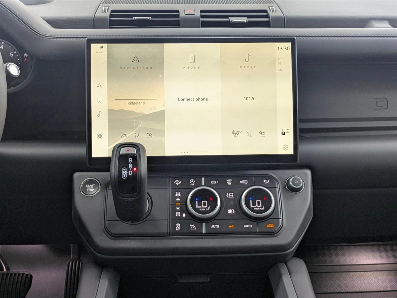 2026 Land Rover Defender X-Dynamic SE - Photo 8