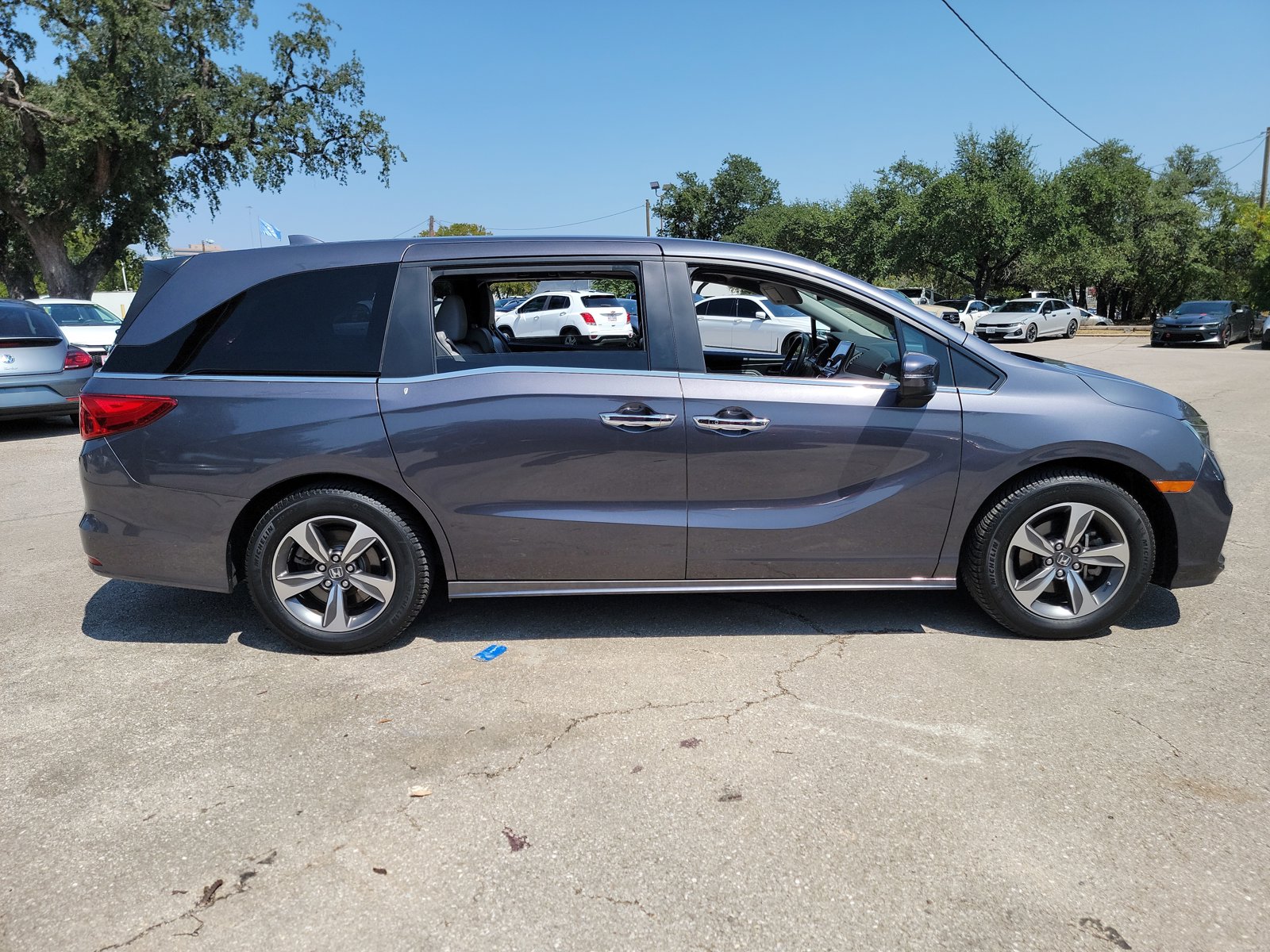 2018 Honda Odyssey Touring photo 4