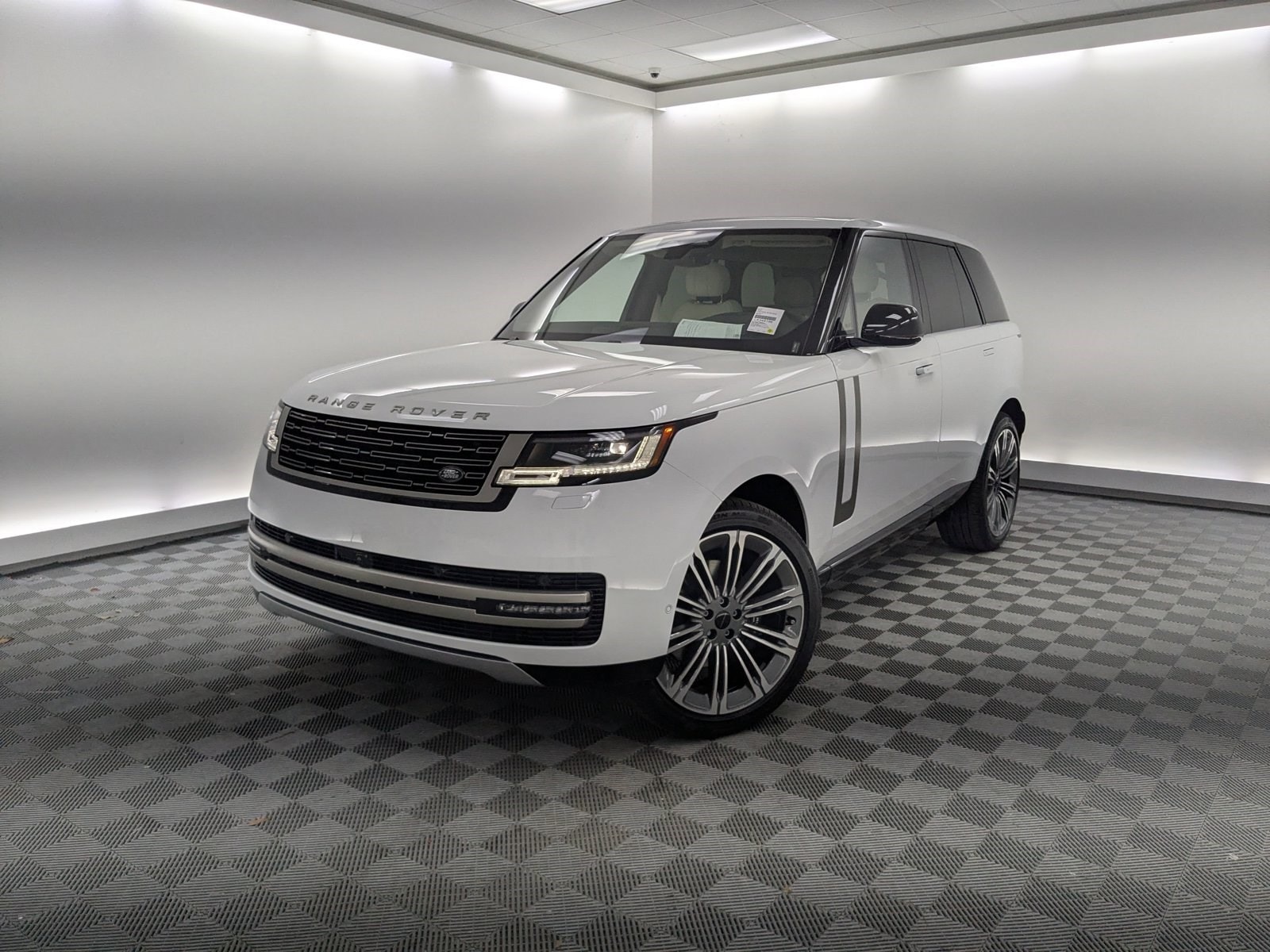 2026 Land Rover Range Rover SE's photo