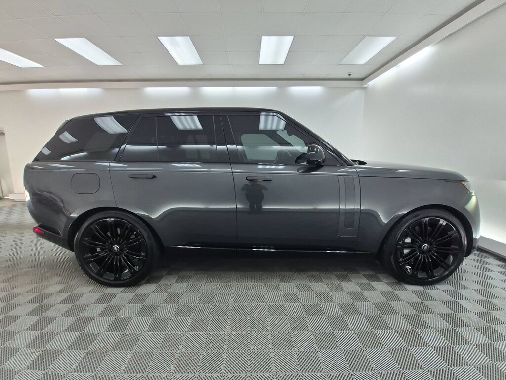 Used 2025 Land Rover Range Rover SE Sport Utility