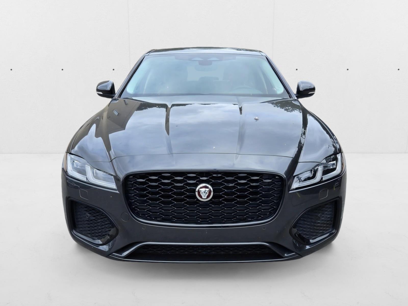 2023 Jaguar XF SE photo 2