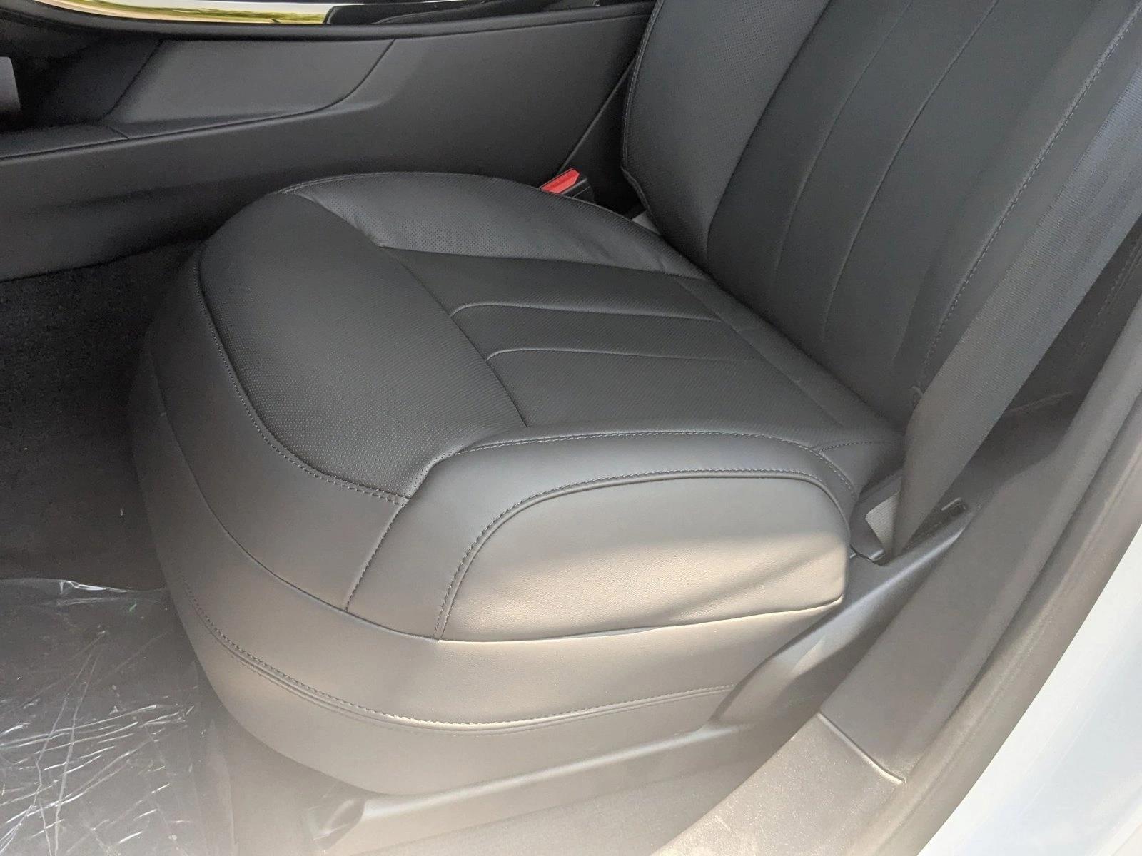 2025 Land Rover Range Rover Sport SE photo 4