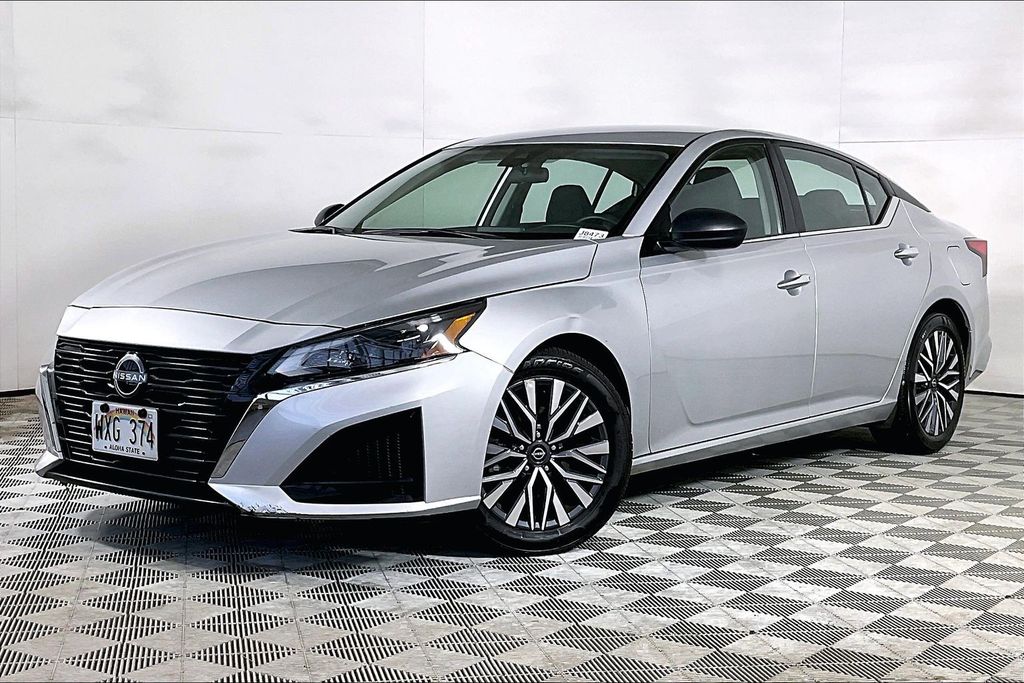 2024 Nissan Altima at Land Rover Honolulu, photo 1
