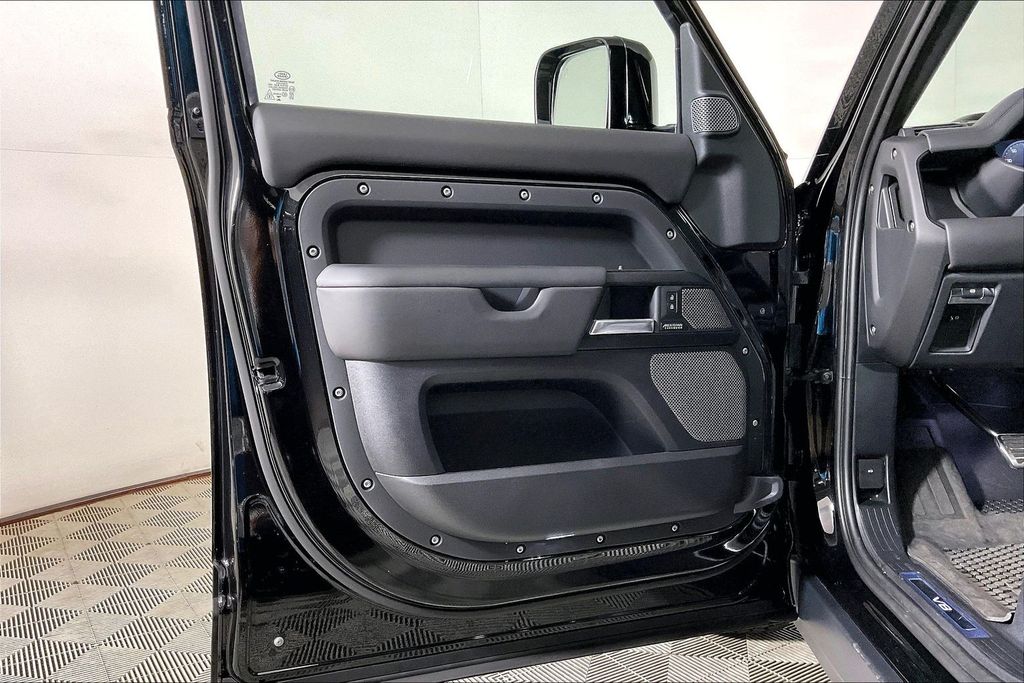 2024 Land Rover Defender V8 - Photo 22
