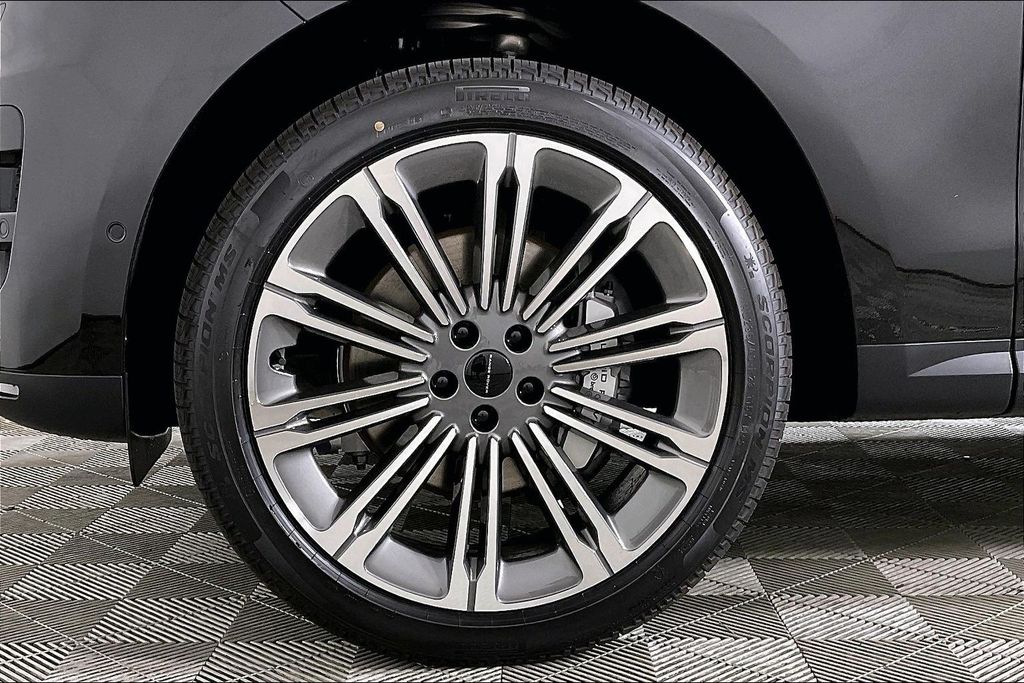 2026 Land Rover Range Rover Sport SE - Photo 9