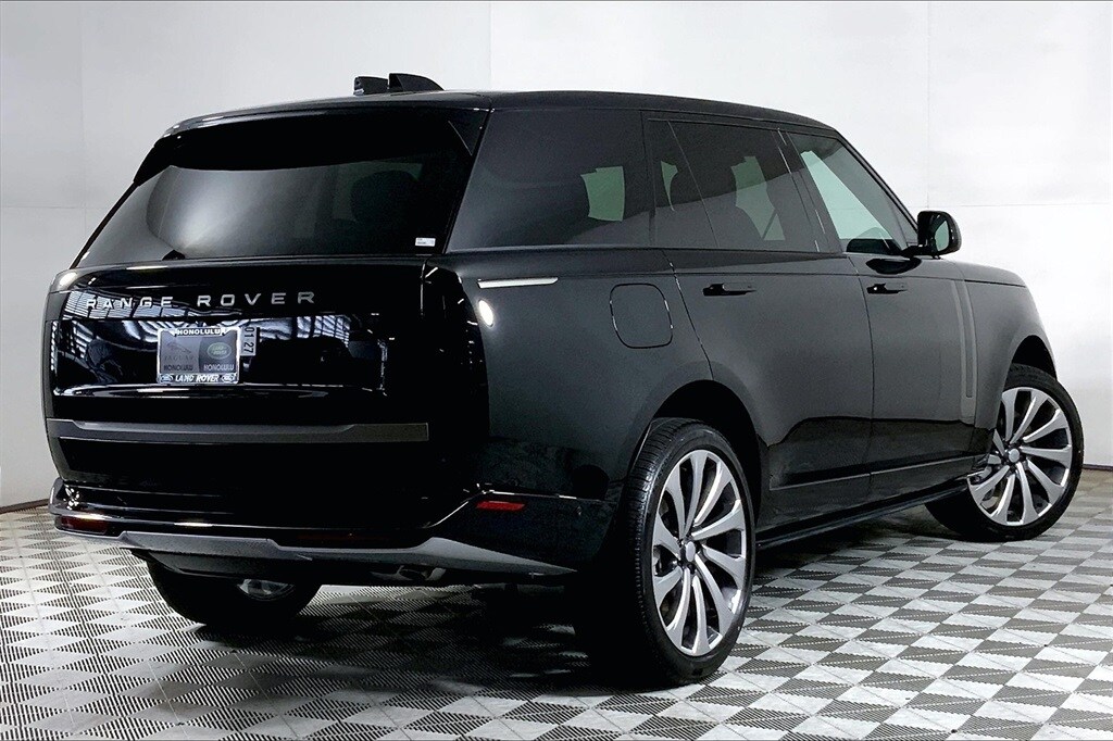 2025 Land Rover Range Rover SE photo 2