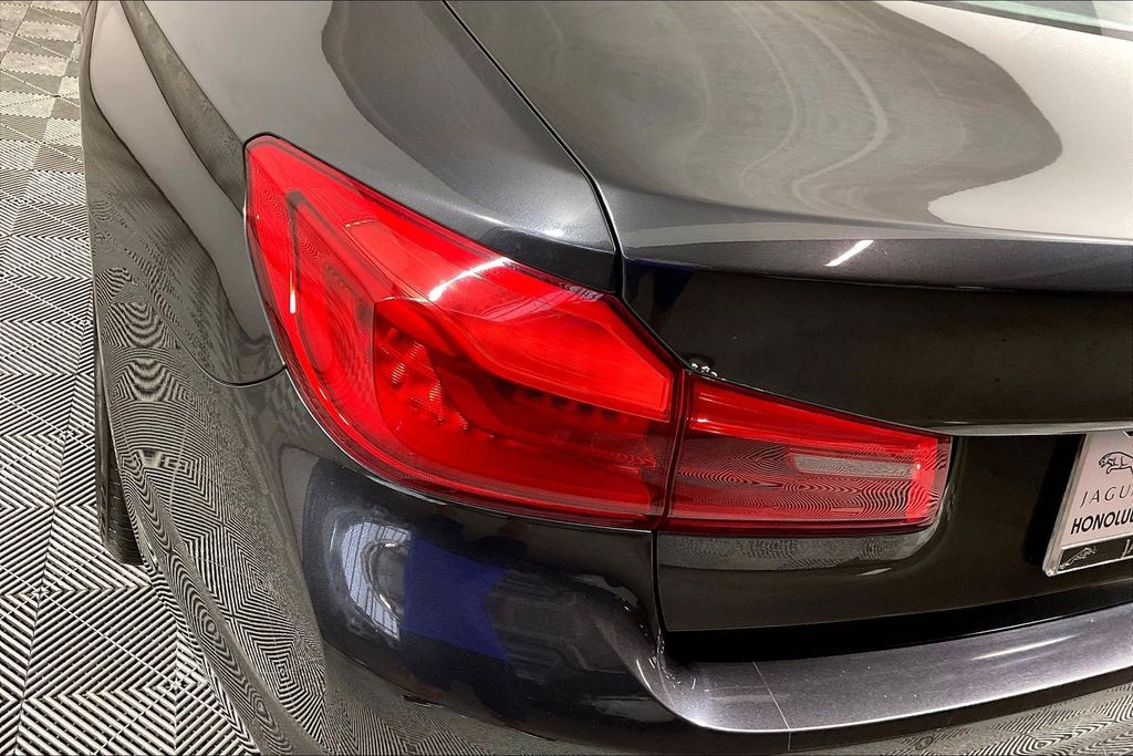 2019 BMW 5 Series 530e - Photo 28