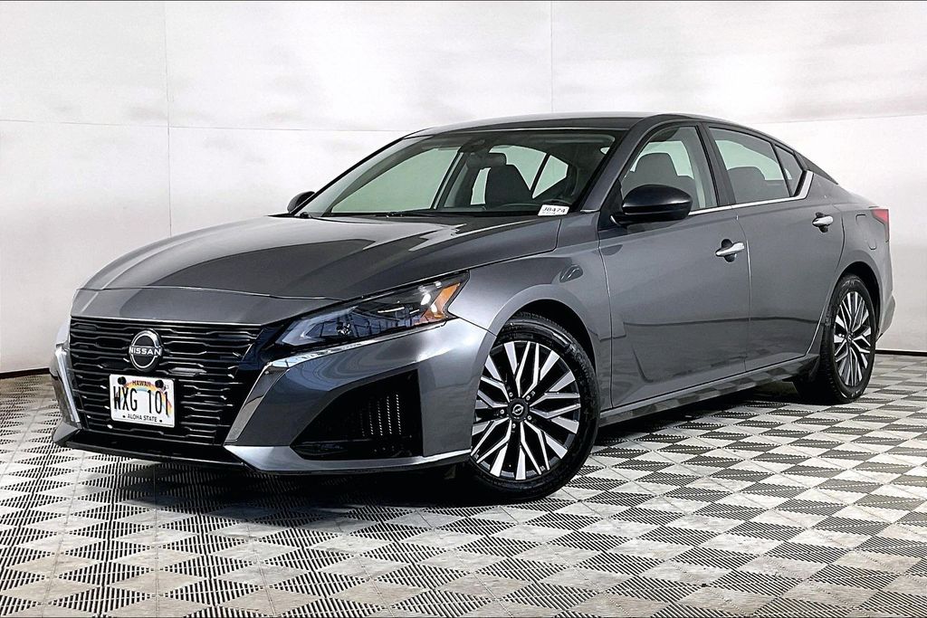 2024 Nissan Altima at Land Rover Honolulu, photo 1