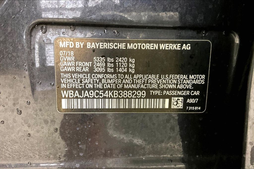 2019 BMW 5 Series 530e - Photo 33