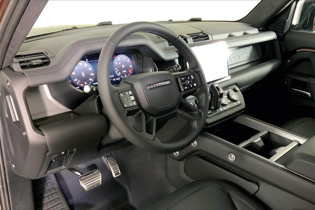 2025 Land Rover Defender 110 photo 4
