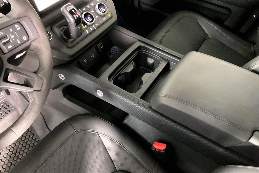 2024 Land Rover Defender V8 - Photo 17