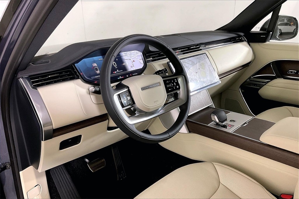 New 2025 Land Rover Range Rover SE SUV