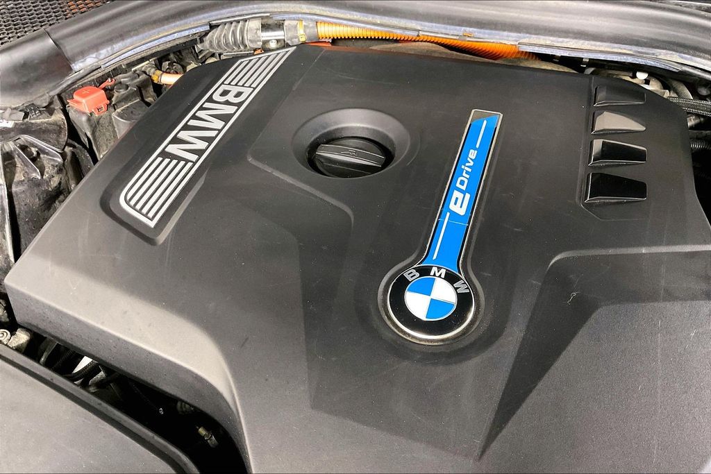 2019 BMW 5 Series 530e - Photo 32