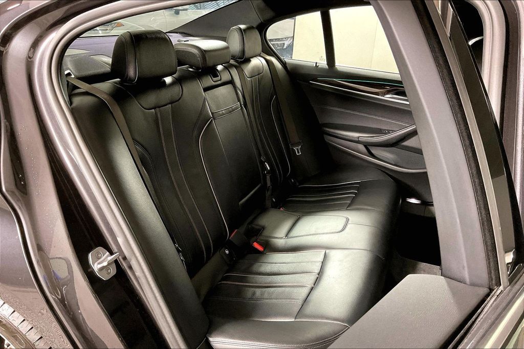 2019 BMW 5 Series 530e - Photo 26
