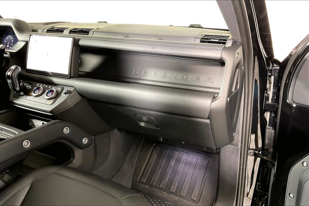 2024 Land Rover Defender V8 - Photo 16