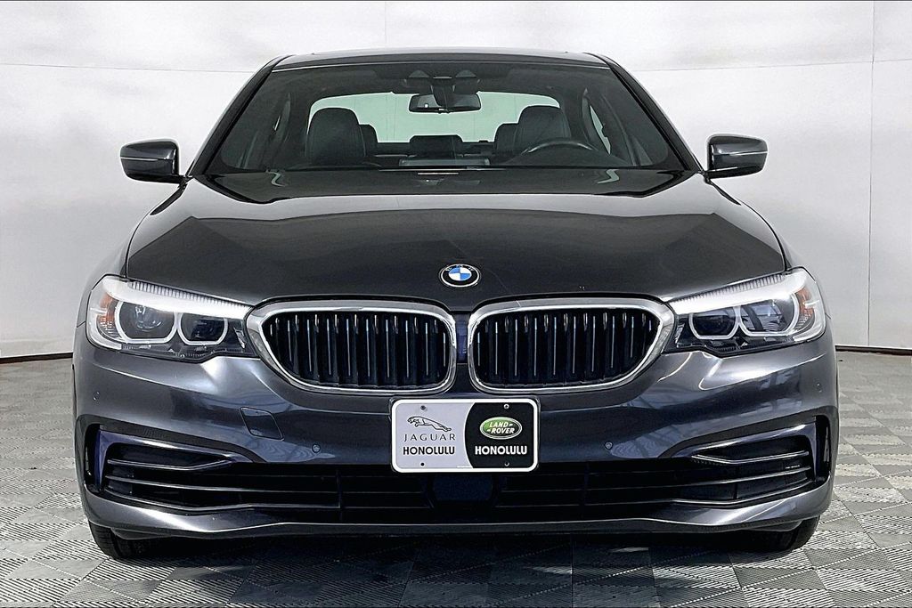 2019 BMW 5 Series 530e - Photo 2
