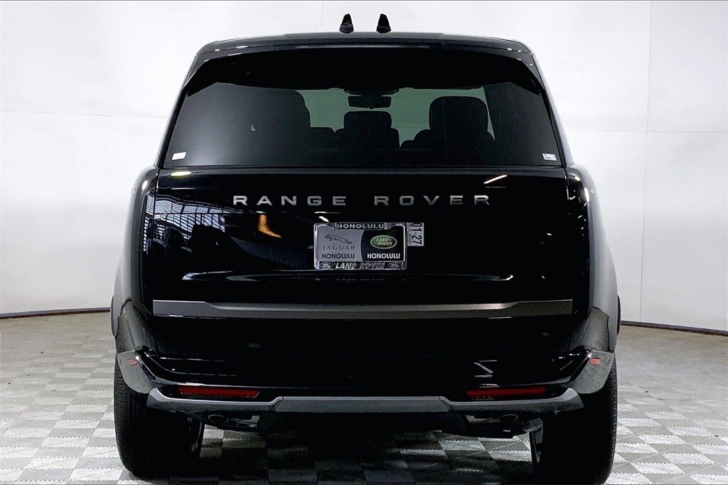 2025 Land Rover Range Rover SE photo 3