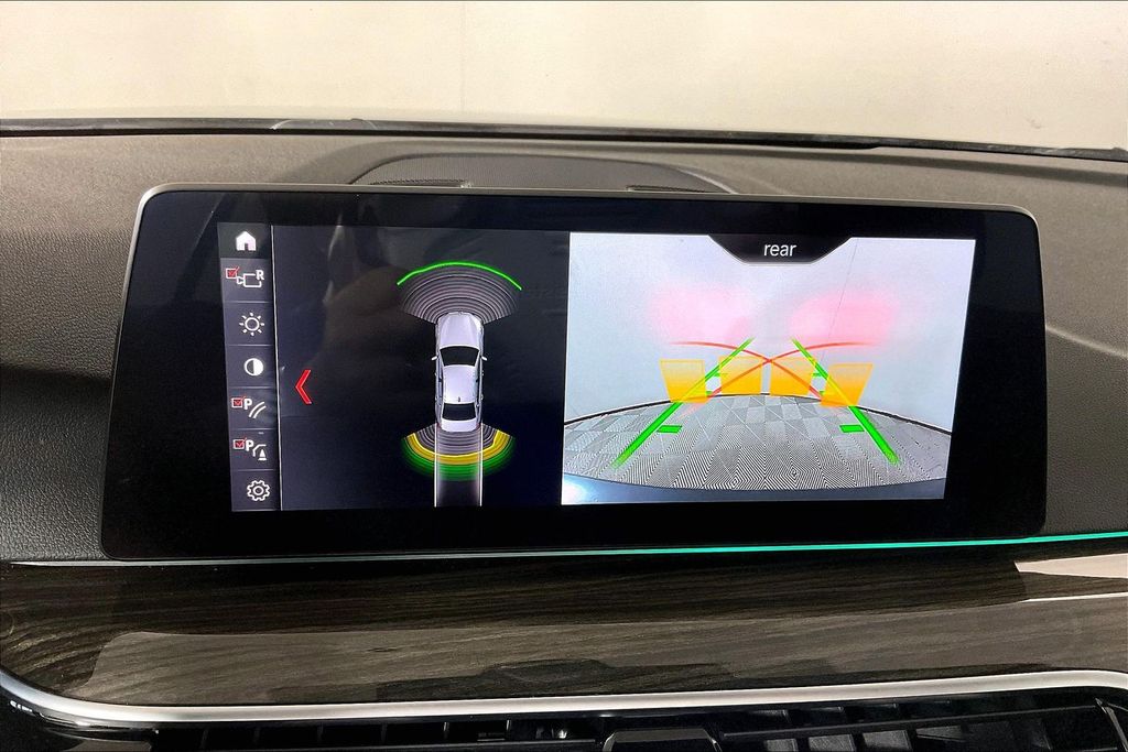 2019 BMW 5 Series 530e - Photo 21