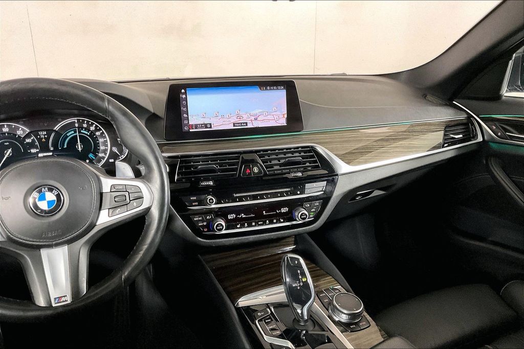 2019 BMW 5 Series 530e - Photo 5