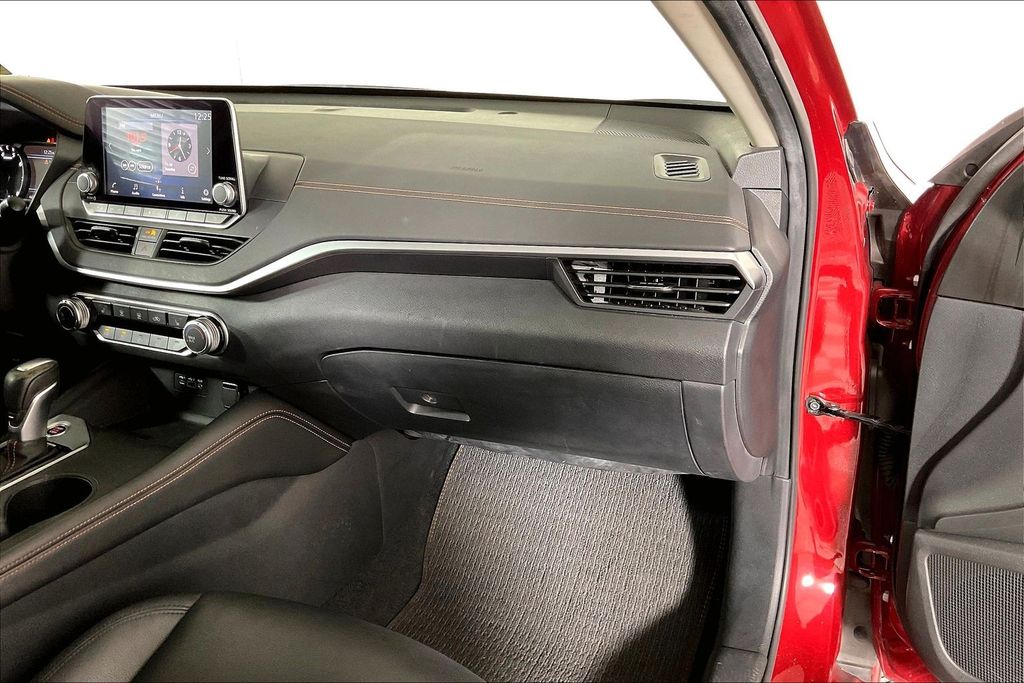 2021 Nissan Altima SR - Photo 16