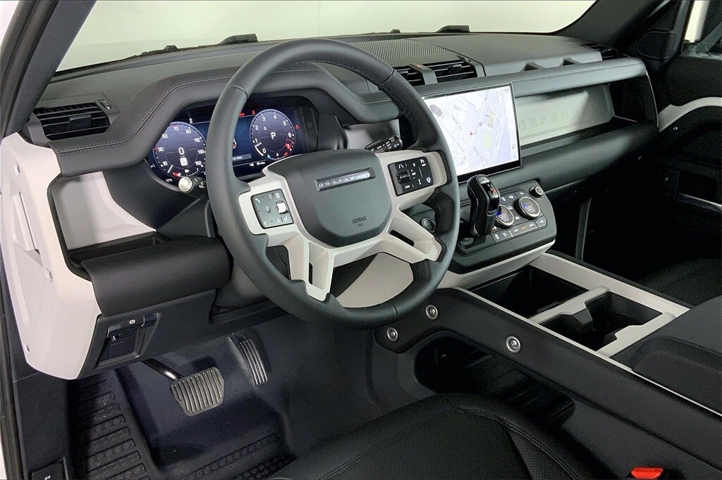 2025 Land Rover Defender S photo 4