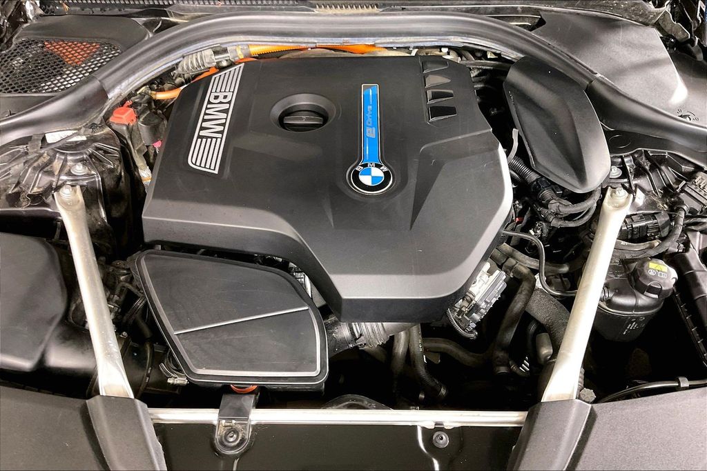 2019 BMW 5 Series 530e - Photo 9