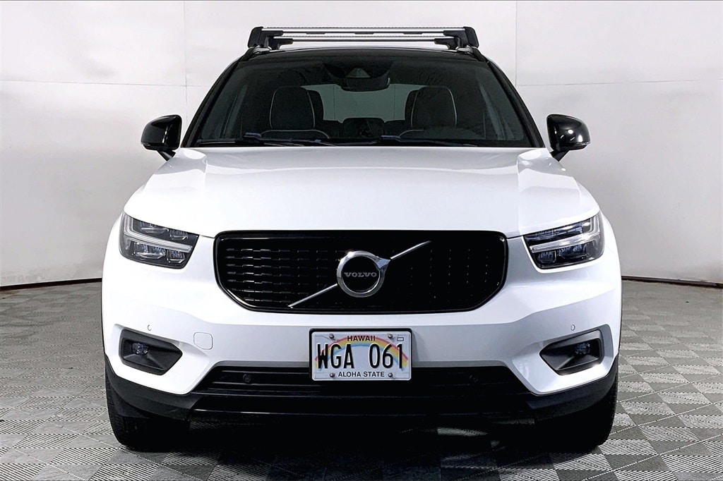 2021 Volvo XC40 R-Design photo 2