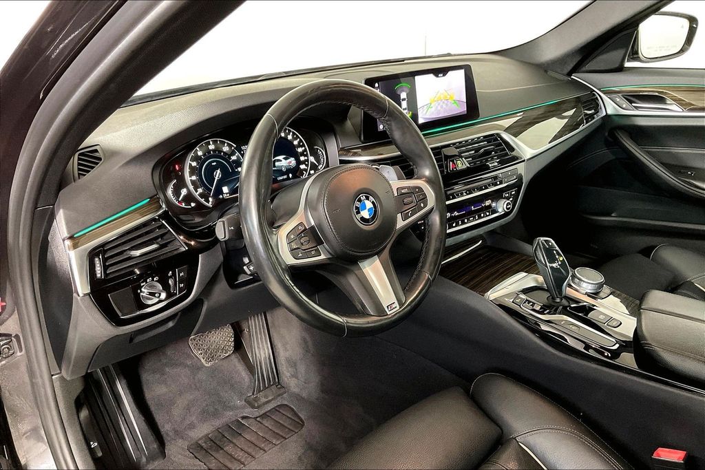 2019 BMW 5 Series 530e - Photo 14