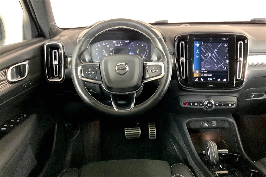 2021 Volvo XC40 R-Design photo 4