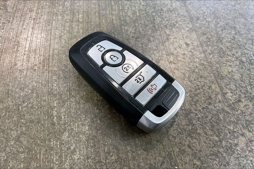 2024 Ford Edge SEL - Photo 11