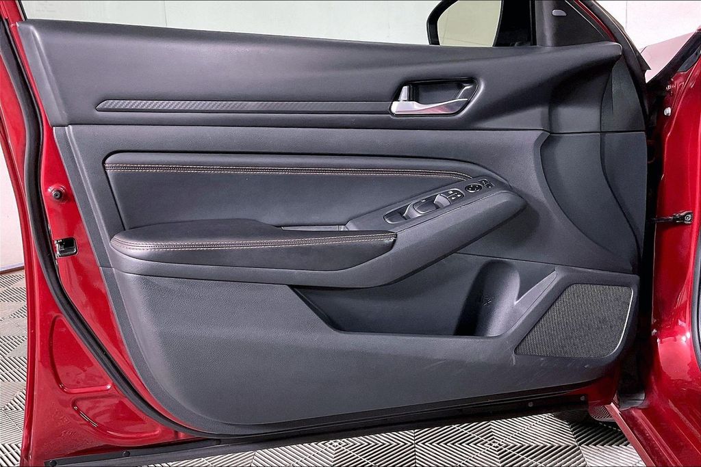2021 Nissan Altima SR - Photo 22