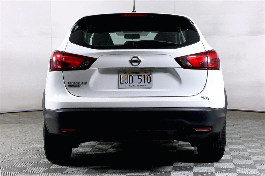 2018 Nissan Rogue Sport S photo 3