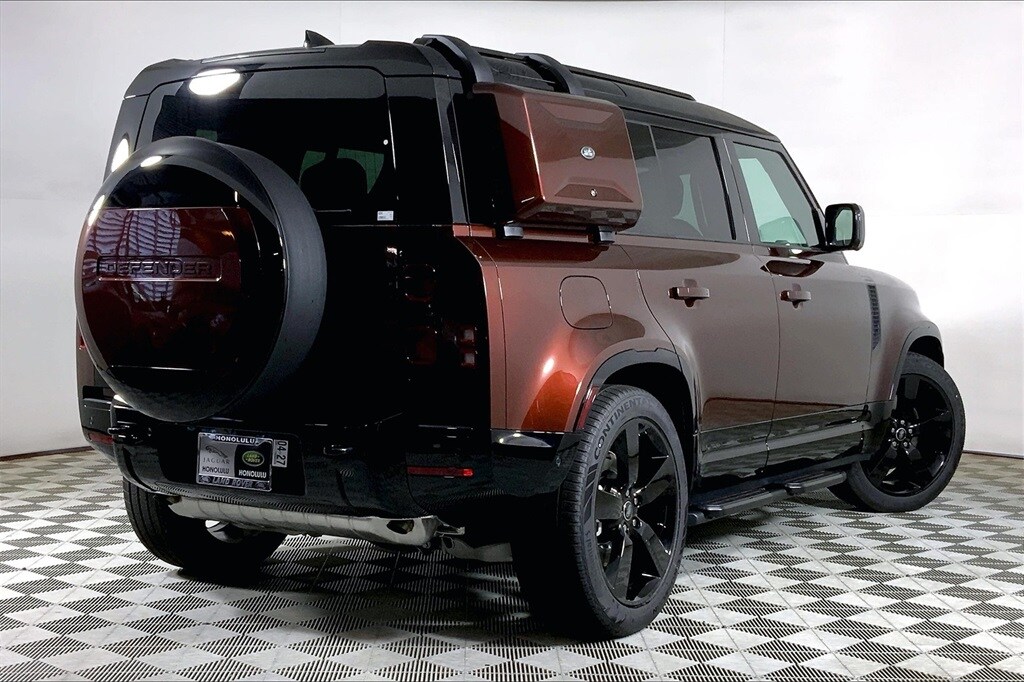 2025 Land Rover Defender 110 photo 2