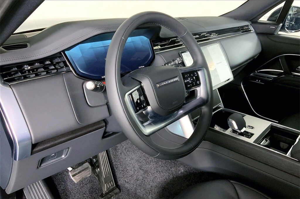 2025 Land Rover Range Rover SE photo 4