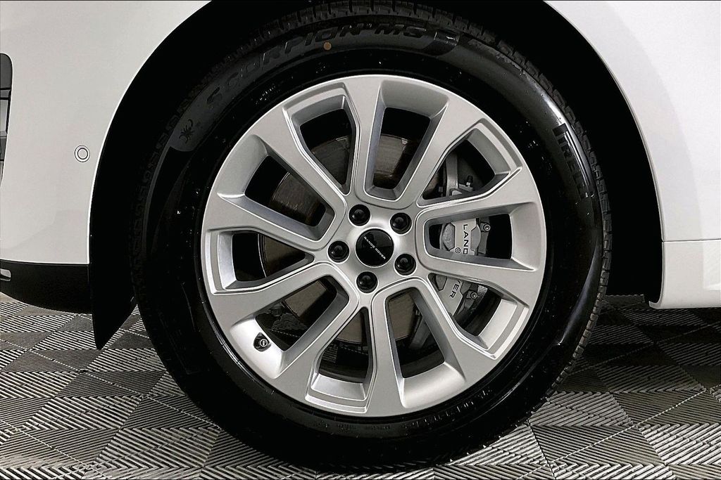 2026 Land Rover Range Rover Sport SE - Photo 9