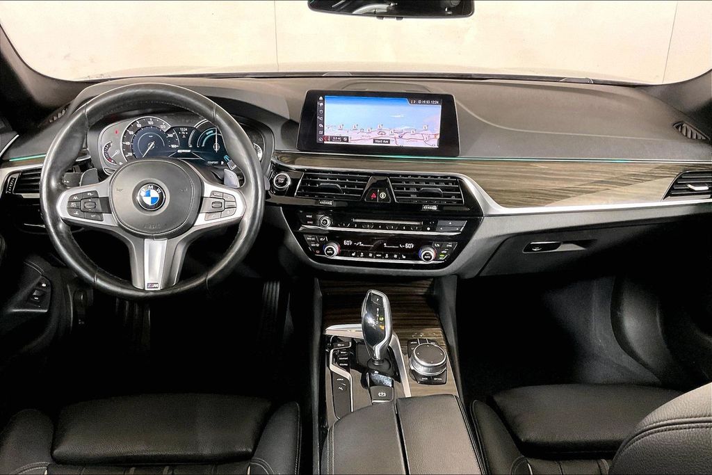 2019 BMW 5 Series 530e - Photo 15