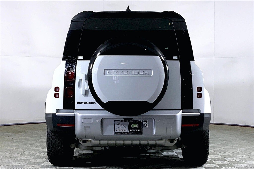 2025 Land Rover Defender S photo 3