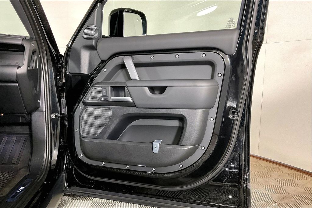 2024 Land Rover Defender V8 - Photo 23