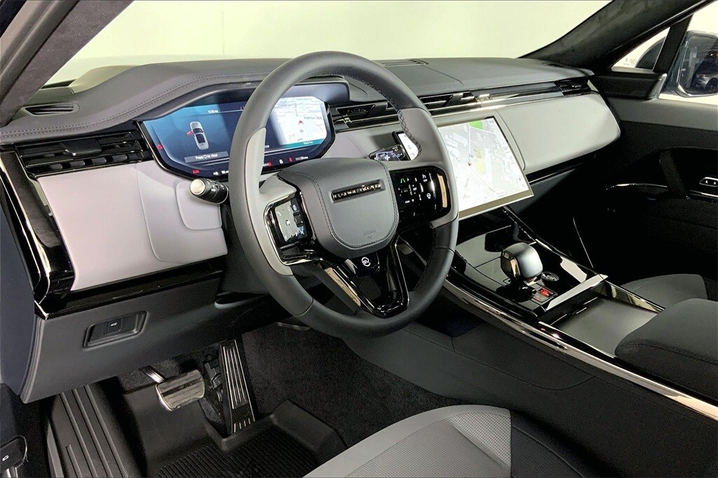 2025 Land Rover Range Rover Sport photo 4